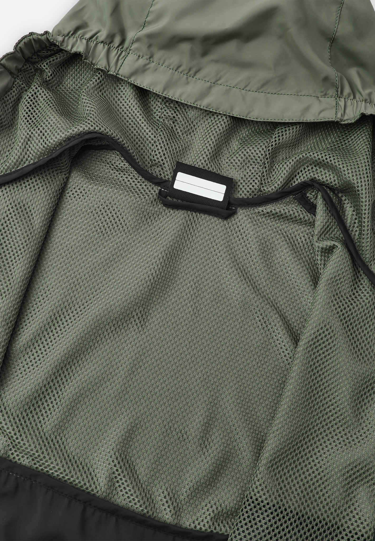 Windbreaker Jacket - Tuulessa