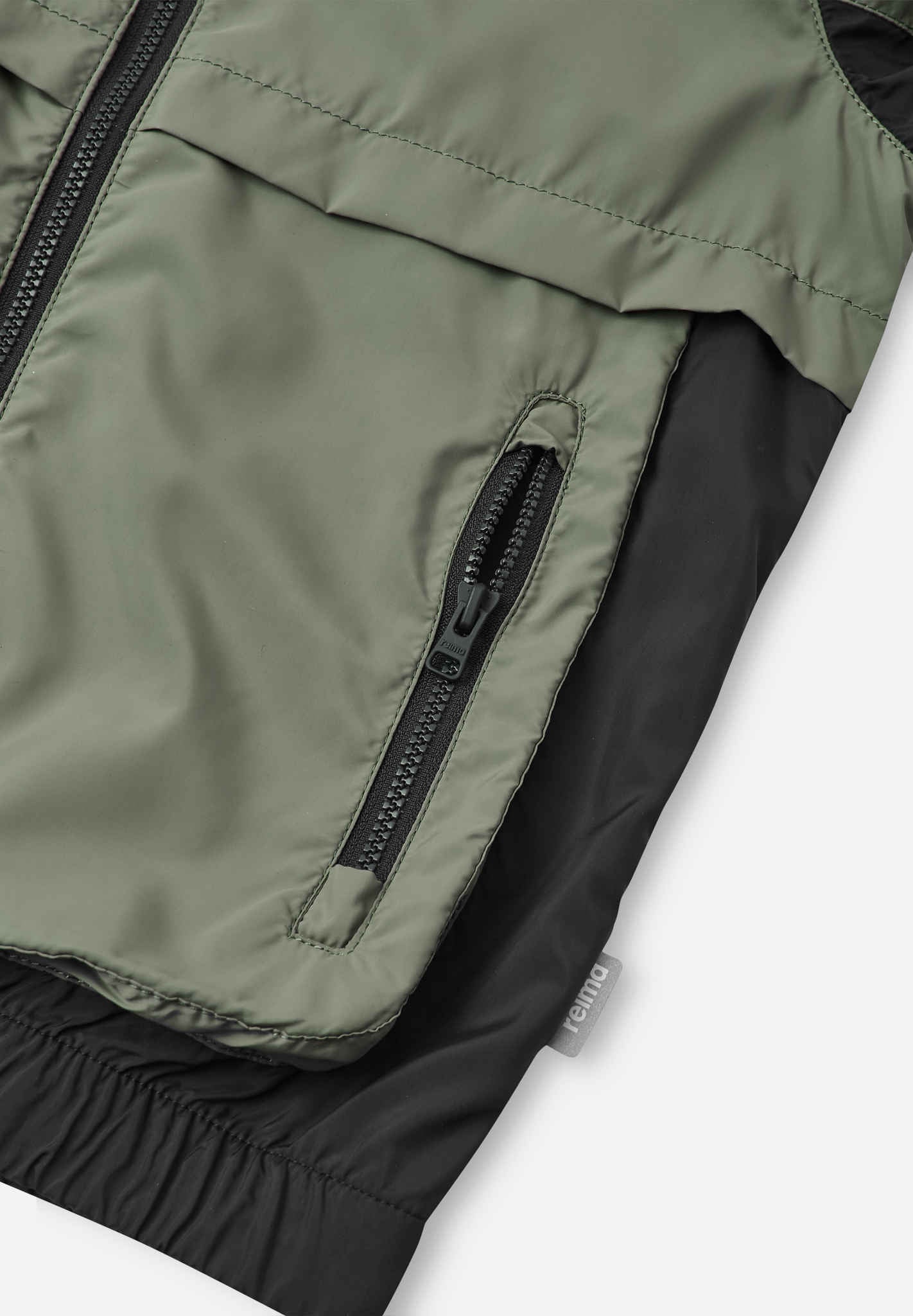 Windbreaker Jacket - Tuulessa